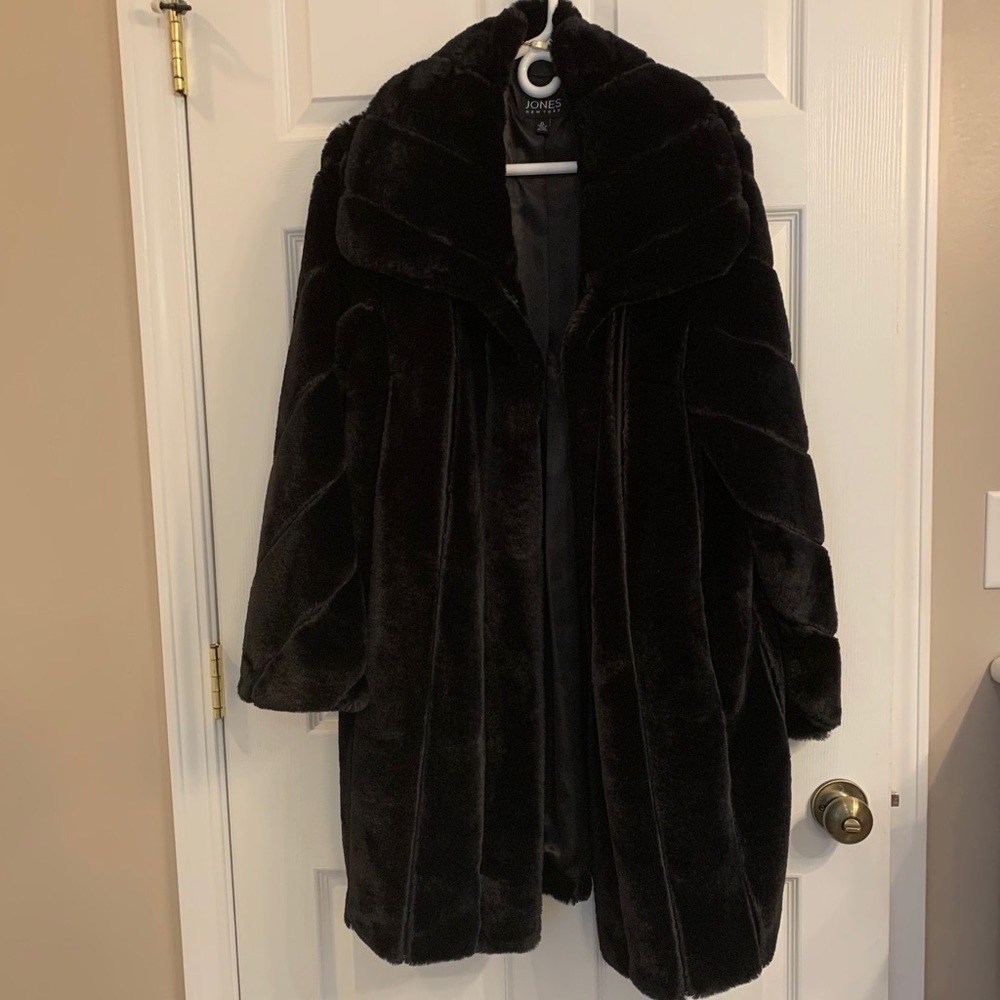 NWT Jones New York black faux fur coat